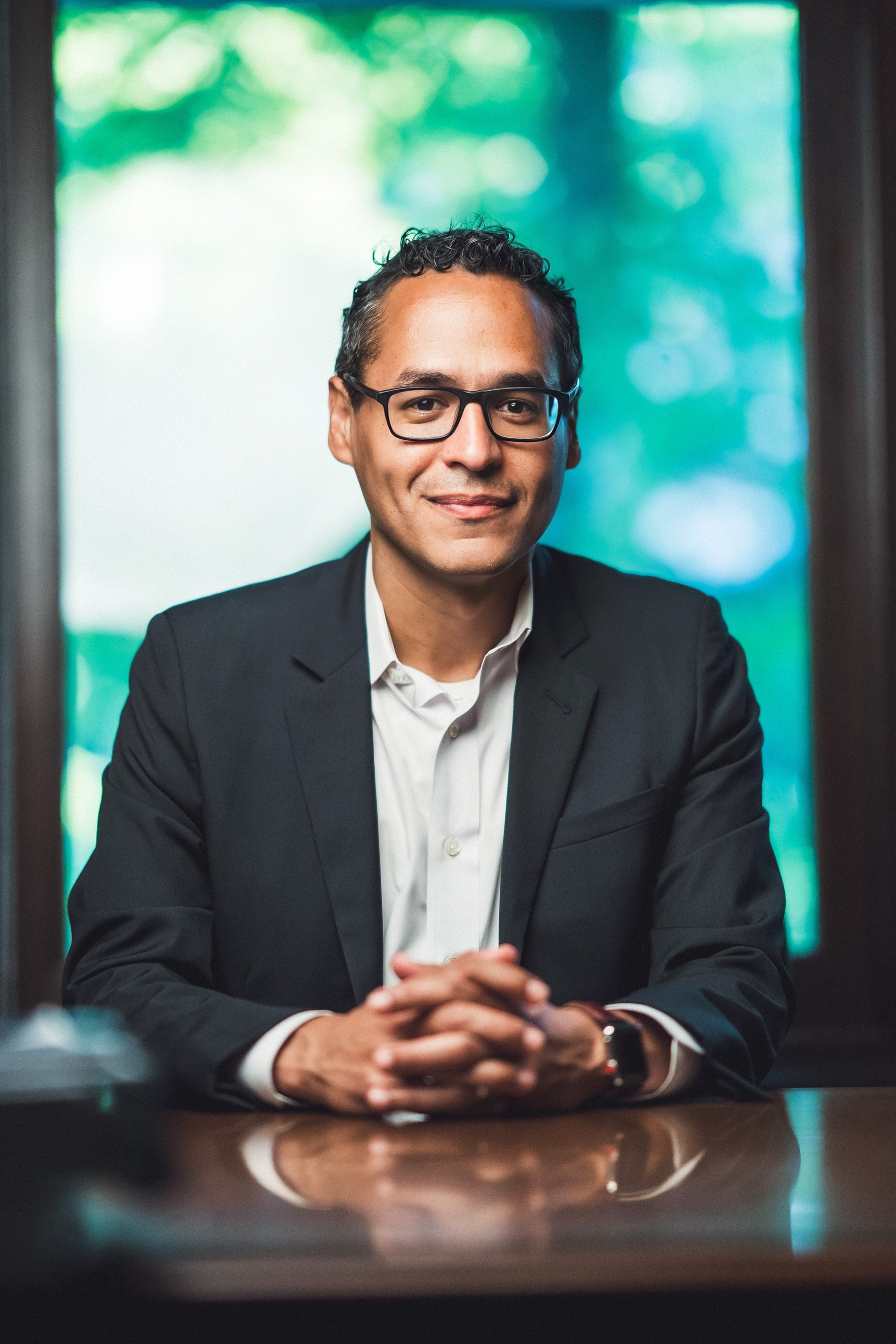 Roosevelt Montás Headshot